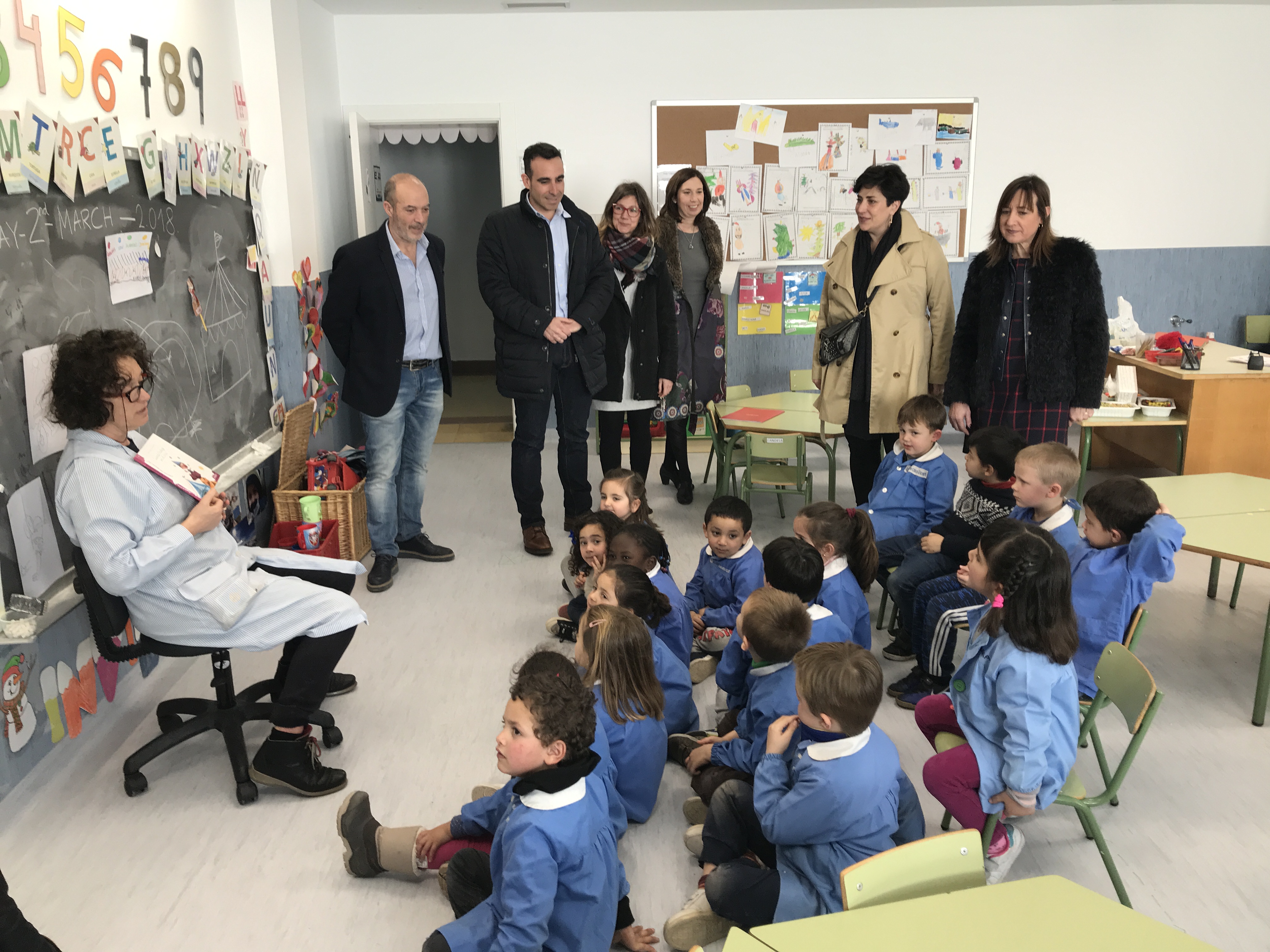 La consejera de Educación María Solana ha visitado el colegio Alfonso X El Sabio de San Adrián